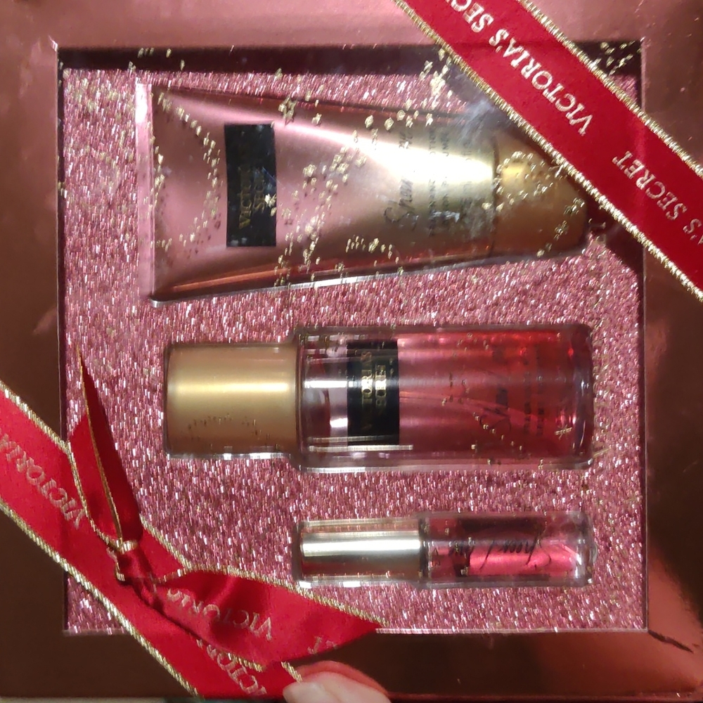 Victoria’s Secret Sheer Love set